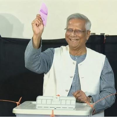 বাংলাদেশত নিৰ্বাচনৰ মাজতে বোমা বিস্ফোৰণ: ১২ কোটি ভোটাৰৰ ভাগ্য কাইলৈ হ’ব নিৰ্ণয়, ভোট দি কি ক’লে মহম্মদ ইউনুছে?